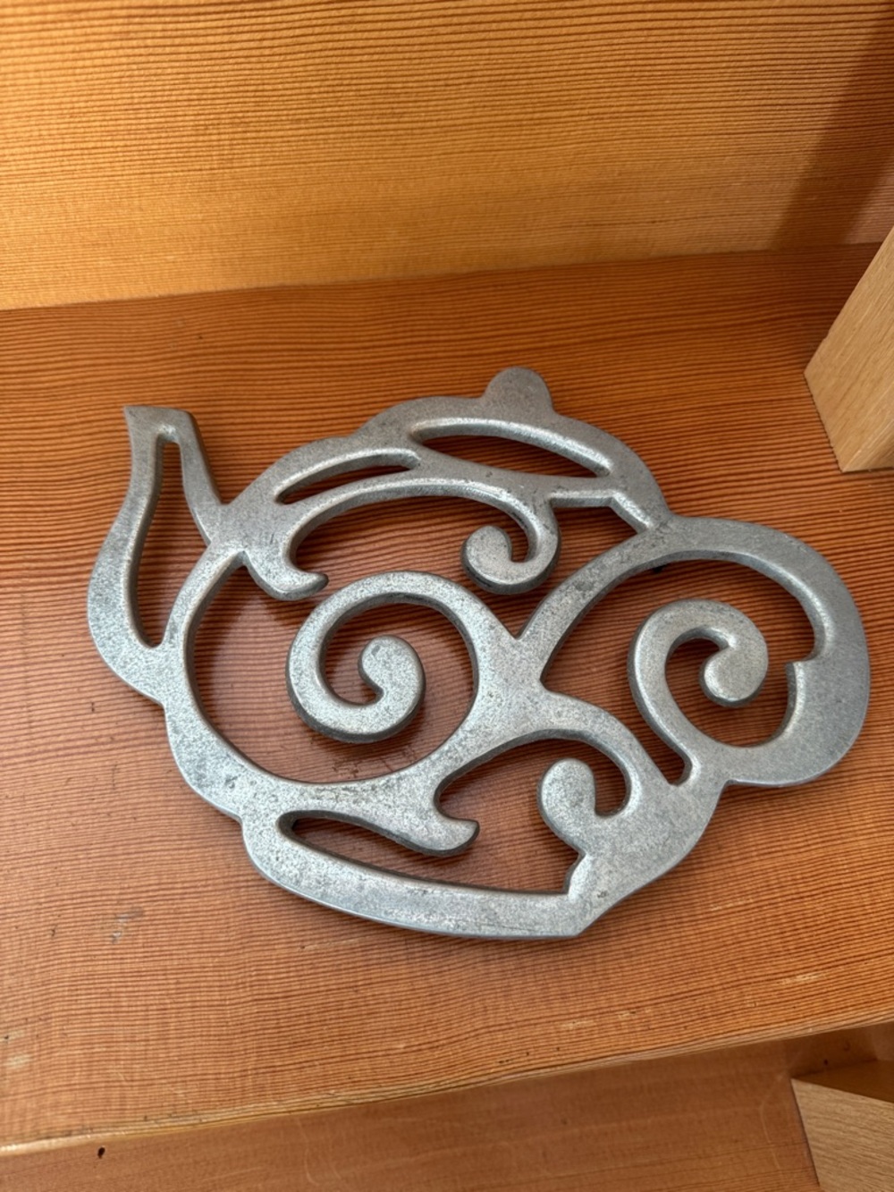Swirl Teapot Metal Trivet in Silver Finish